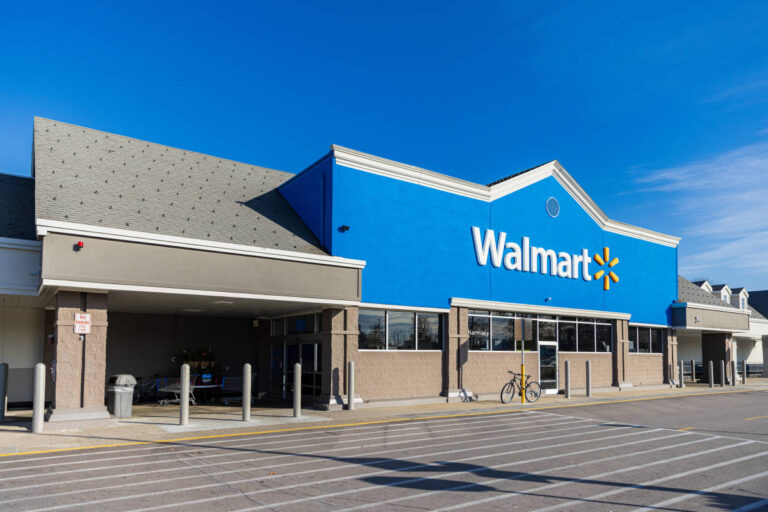 Walmart’s $48 Simenmax Rocking Chair Set Boosts Spring Backyard Style